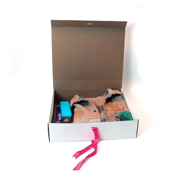 30x25x10 Cm İyi Ki Varsın Kurdeleli Hediye Kutusu
