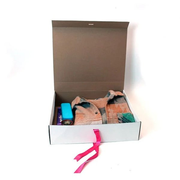 40x35x10 cm İyi Ki Varsın Kurdeleli Hediye Kutusu